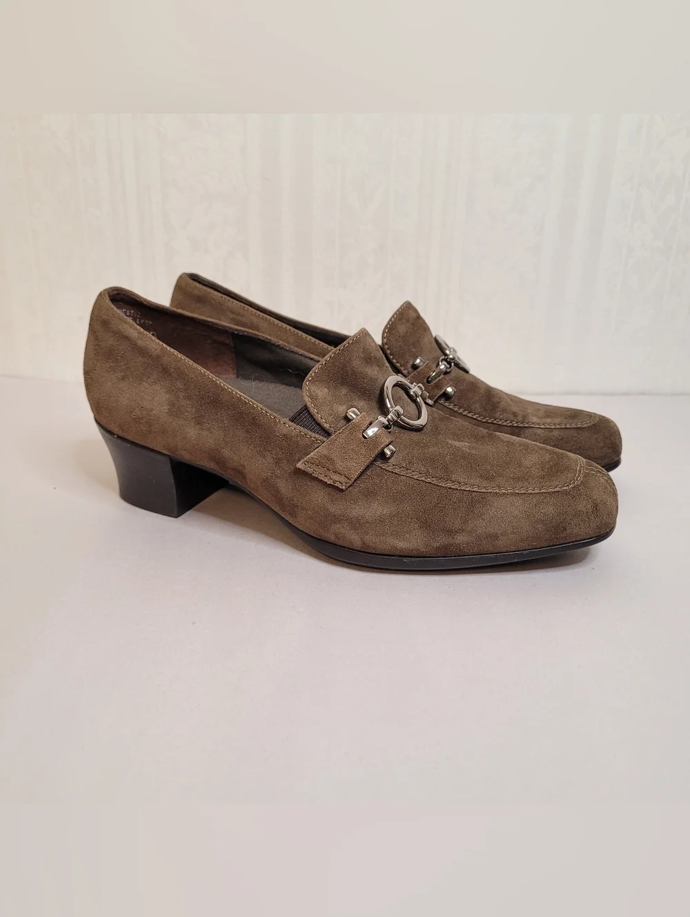 Munro Brown Suede Horsebit Heeled Loafers Size 6W - Picture 6 of 10